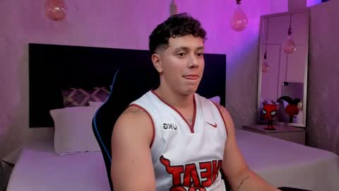 astonhills online show from April 11, 3:33 am