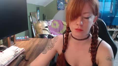 AstraeaSiren online show from April 3, 6:06 pm