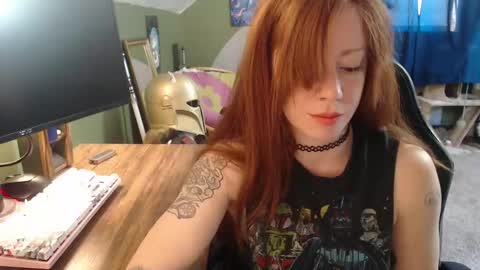 Snapshot of astraeasiren chatting on May 4, 5:42 pm AstraeaSiren online show from May 4, 5:42 pm