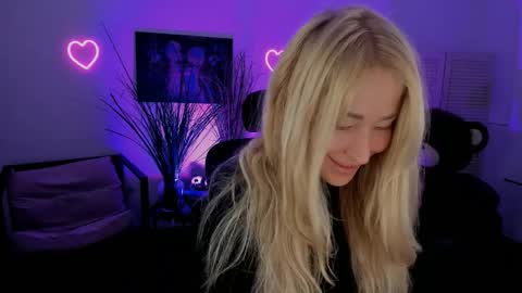 astramonroe online show from April 3, 1:14 am