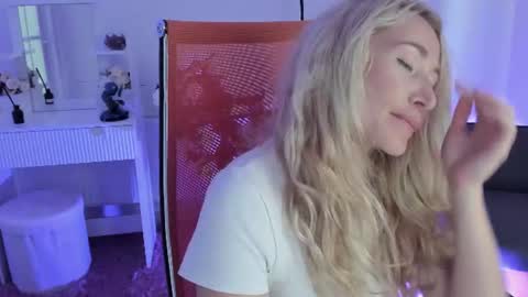astramonroe online show from July 30, 1:10 pm