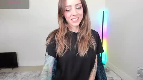 Snapshot of astridluxe chatting on June 9, 4:07 pm Astrid Luxe online show from June 9, 4:07 pm