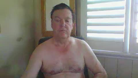 Snapshot of astute008 chatting on November 18, 3:01 am astute008 online show from November 18, 3:01 am