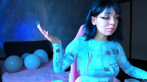 Snapshot of asuna_yuuki__ chatting on December 18, 8:20 am My schedule GTM20500am-1100am online show from December 18, 8:20 am