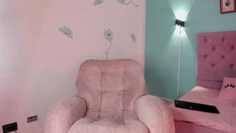 Snapshot of atenajb chatting on January 4, 2:14 pm ATENA online show from January 4, 2:14 pm