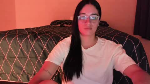 Snapshot of atenas__05 chatting on May 19, 9:26 am atenas online show from May 19, 9:26 am