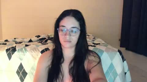 Snapshot of atenas__05 chatting on May 24, 9:36 am atenas online show from May 24, 9:36 am