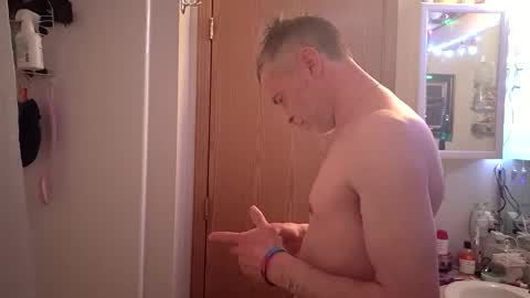 jonnyandrew online show from April 1, 4:13 am