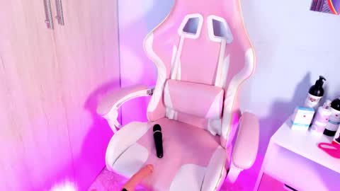 athenea__fox online show from November 9, 11:19 am