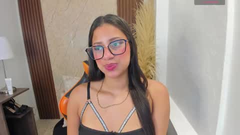 Snapshot of atiena_ chatting on May 26, 6:15 pm Atiena online show from May 26, 6:15 pm