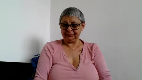 Snapshot of atikaarea chatting on May 9, 11:26 am atikaarea online show from May 9, 11:26 am