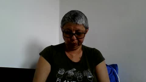 Snapshot of atikaarea chatting on May 11, 9:15 am atikaarea online show from May 11, 9:15 am