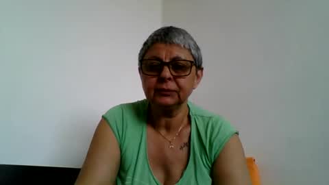 Snapshot of atikaarea chatting on May 18, 11:05 am atikaarea online show from May 18, 11:05 am