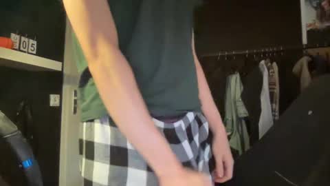 Snapshot of atlasboy22 chatting on December 5, 9:39 am Undress a hung twink online show from December 5, 9:39 am