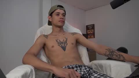 Snapshot of atreus_oficial chatting on October 20, 9:26 pm Atreus online show from October 20, 9:26 pm