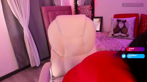 Snapshot of audredlovely chatting on December 4, 11:52 am Andrea online show from December 4, 11:52 am