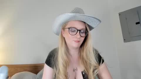 AudreyAlien online show from November 1, 1:40 am