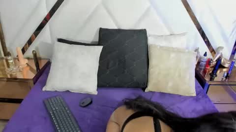 Snapshot of aura_love69 chatting on September 21, 5:20 am Monii Yi online show from September 21, 5:20 am