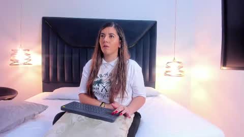 Snapshot of auraevens chatting on September 9, 8:08 pm Aura Evans online show from September 9, 8:08 pm