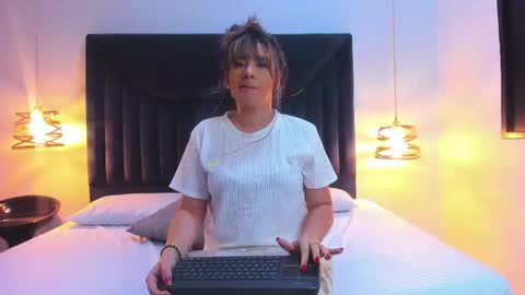 Snapshot of auraevens chatting on September 10, 12:05 pm Aura Evans online show from September 10, 12:05 pm