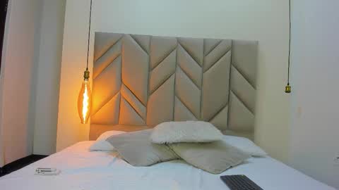 Snapshot of auraevens chatting on September 14, 12:04 pm Aura Evans online show from September 14, 12:04 pm