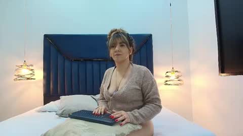 Snapshot of auraevens chatting on September 18, 12:18 pm Aura Evans online show from September 18, 12:18 pm