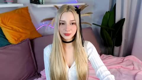 Snapshot of aurasanrise chatting on May 14, 11:22 pm Aura online show from May 14, 11:22 pm