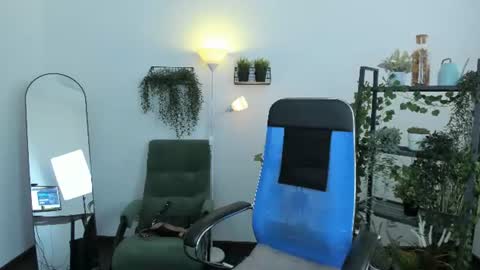 Snapshot of aureliagleam chatting on June 22, 7:05 am Aurelia online show from June 22, 7:05 am