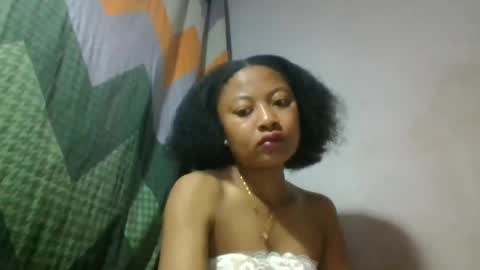 Snapshot of aurelie08 chatting on June 19, 1:21 am aurelie08 online show from June 19, 1:21 am