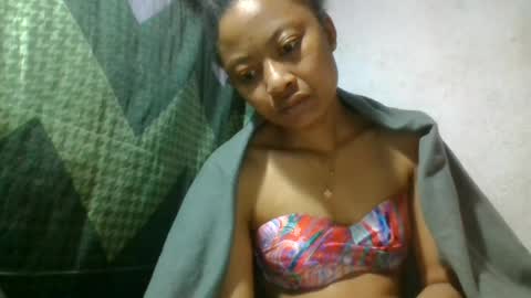 Snapshot of aurelie08 chatting on June 22, 2:13 am aurelie08 online show from June 22, 2:13 am