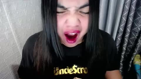 cute online show from January 6, 3:08 pm