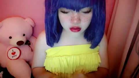 cute online show from May 22, 9:42 pm