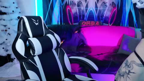 AURORA NATSUKI online show from December 14, 11:15 am