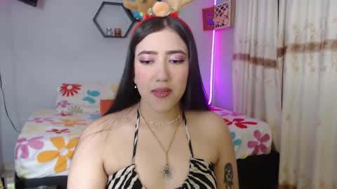 Snapshot of aurora_shy_ chatting on December 11, 4:28 am Aurora online show from December 11, 4:28 am