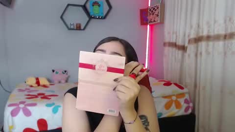 Snapshot of aurora_shy_ chatting on January 18, 8:19 pm Aurora online show from January 18, 8:19 pm