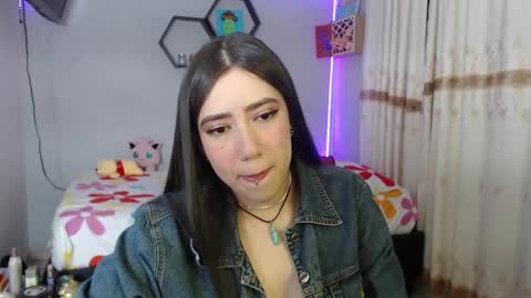 Snapshot of aurora_shy_ chatting on January 22, 5:48 am Aurora online show from January 22, 5:48 am