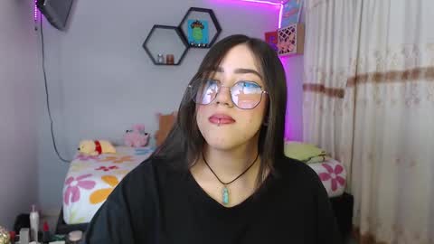 Snapshot of aurora_shy_ chatting on February 13, 11:04 pm Aurora online show from February 13, 11:04 pm