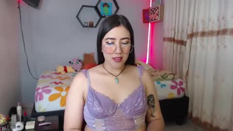 Snapshot of aurora_shy_ chatting on February 14, 8:37 pm Aurora online show from February 14, 8:37 pm