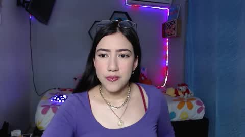 Snapshot of aurora_shy_ chatting on September 12, 10:37 am Aurora online show from September 12, 10:37 am