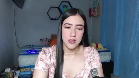 Snapshot of aurora_shy_ chatting on October 12, 9:52 am Aurora online show from October 12, 9:52 am