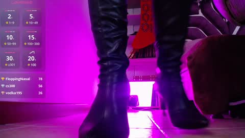 Snapshot of aurora_thomas chatting on December 18, 6:03 pm Aurora online show from December 18, 6:03 pm