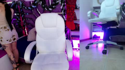 Snapshot of aurora_thomas chatting on December 28, 11:09 am Aurora online show from December 28, 11:09 am