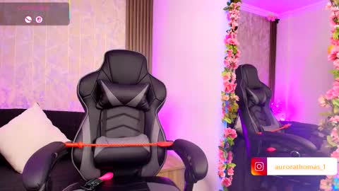 Snapshot of aurora_thomas chatting on October 23, 12:43 am Aurora online show from October 23, 12:43 am