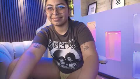 Snapshot of aurora_willow9 chatting on November 20, 5:29 am aurora_willow9 online show from November 20, 5:29 am