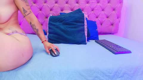 auroraa_miller online show from September 18, 11:56 am