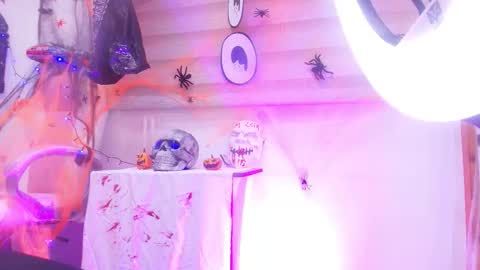 auroraa_miller online show from October 31, 11:55 am