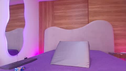 auroraa_miller online show from March 18, 3:09 am