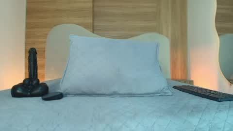 auroraa_miller online show from April 24, 3:09 am