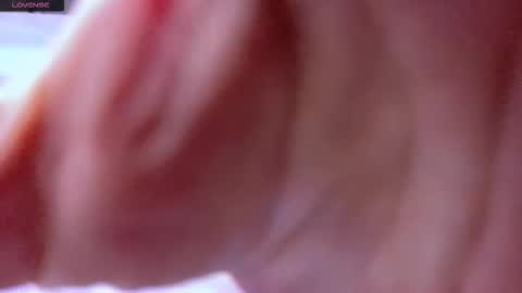 Snapshot of aurorablusssh_ chatting on December 13, 10:48 pm Aurora Follow me online show from December 13, 10:48 pm