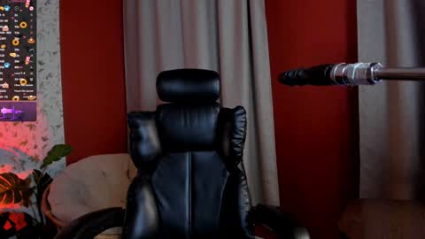 Snapshot of aurorademoni chatting on December 25, 6:52 am Aurora online show from December 25, 6:52 am